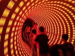 行约2小时候抵达【上海报业集团】